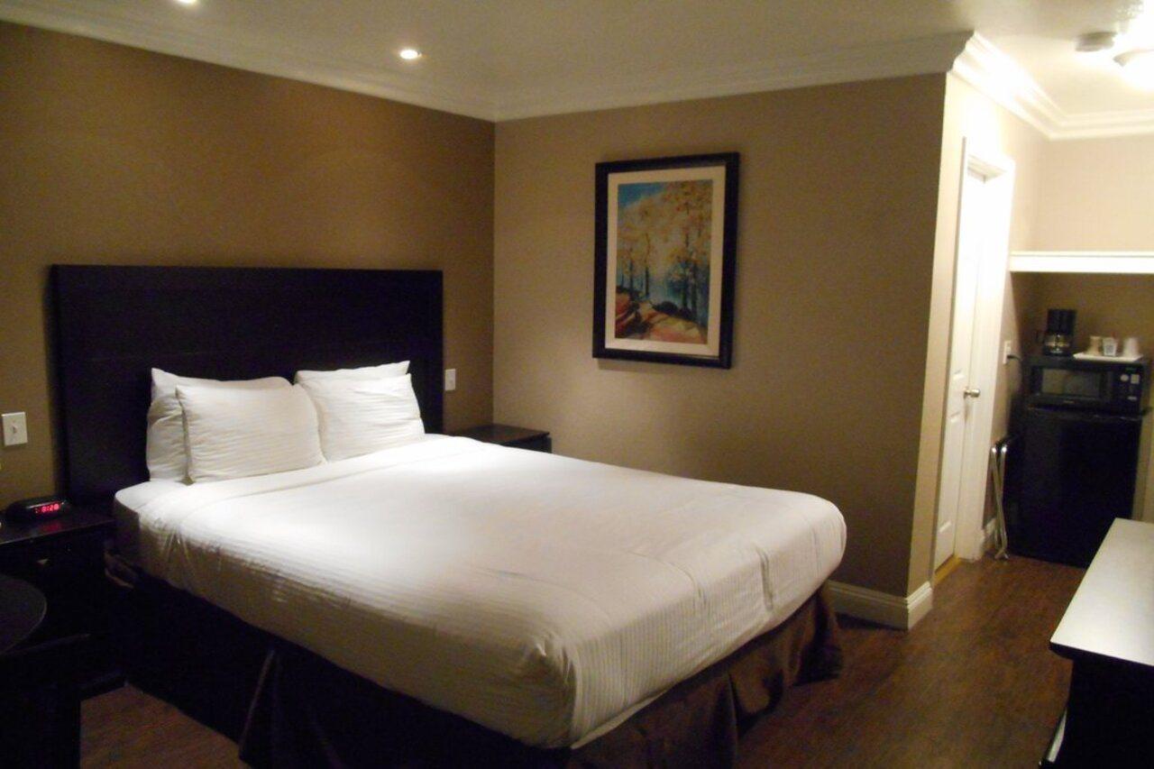Travelodge Ломпок Экстерьер фото