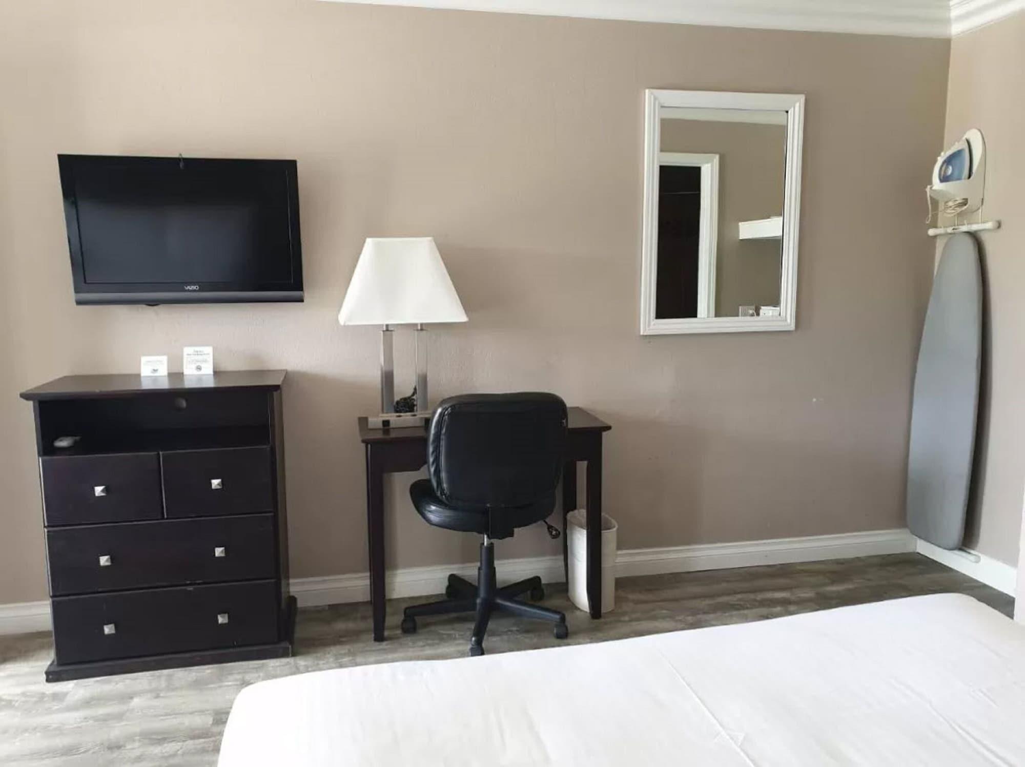Travelodge Ломпок Экстерьер фото