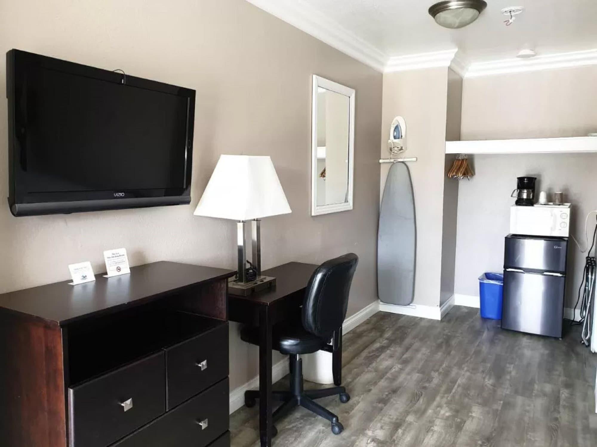 Travelodge Ломпок Экстерьер фото