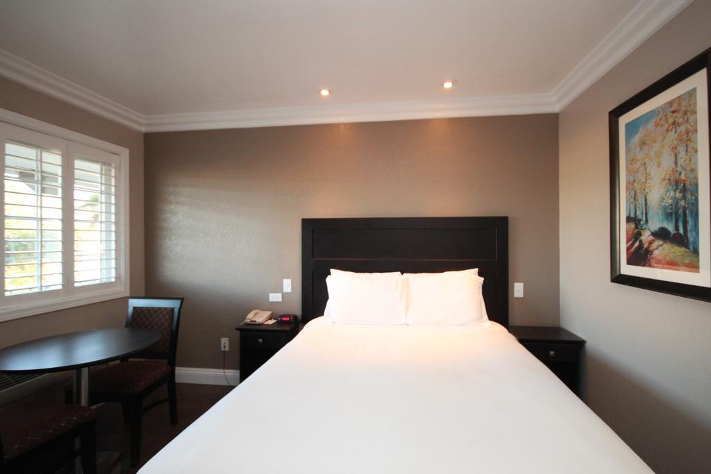 Travelodge Ломпок Экстерьер фото