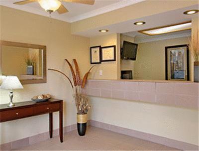 Travelodge Ломпок Интерьер фото